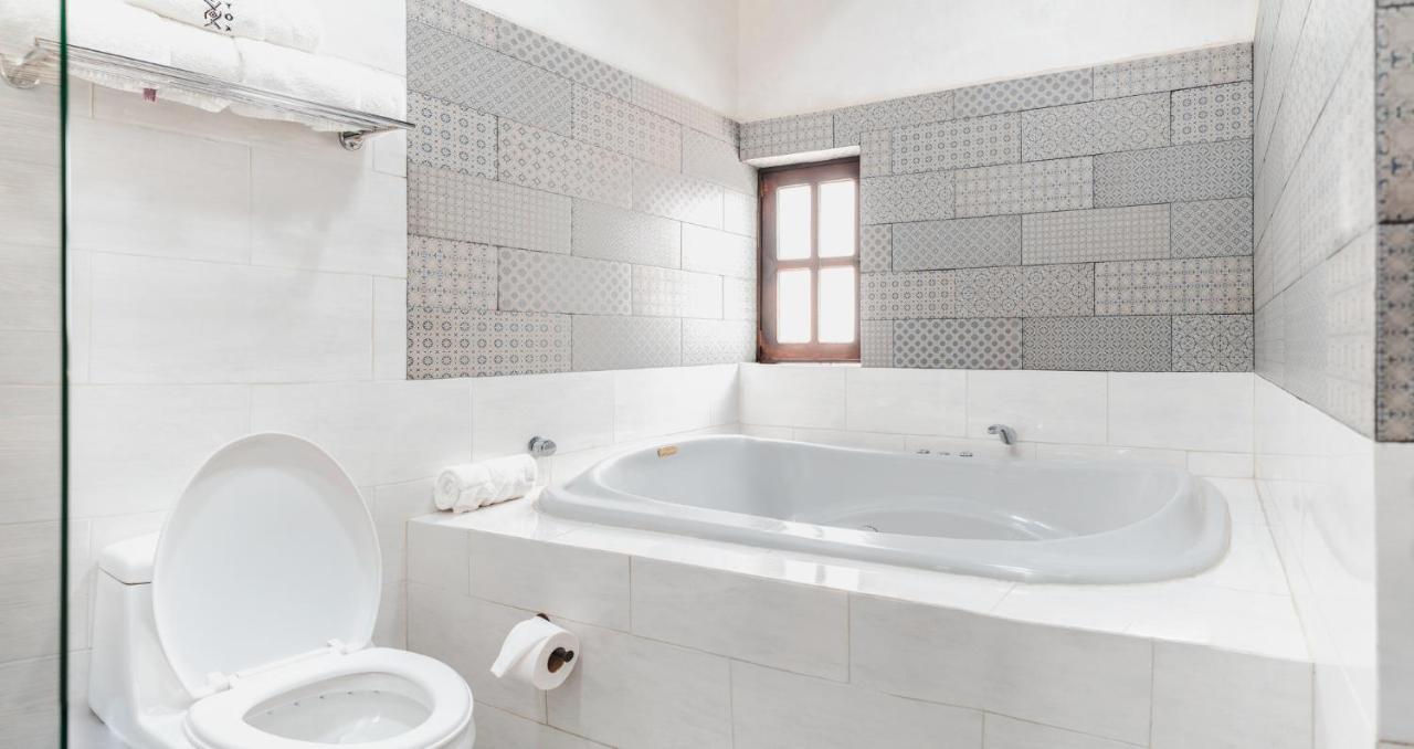 Yox Hotel Boutique San Cristóbal de Las Casas Exteriér fotografie Bathroom