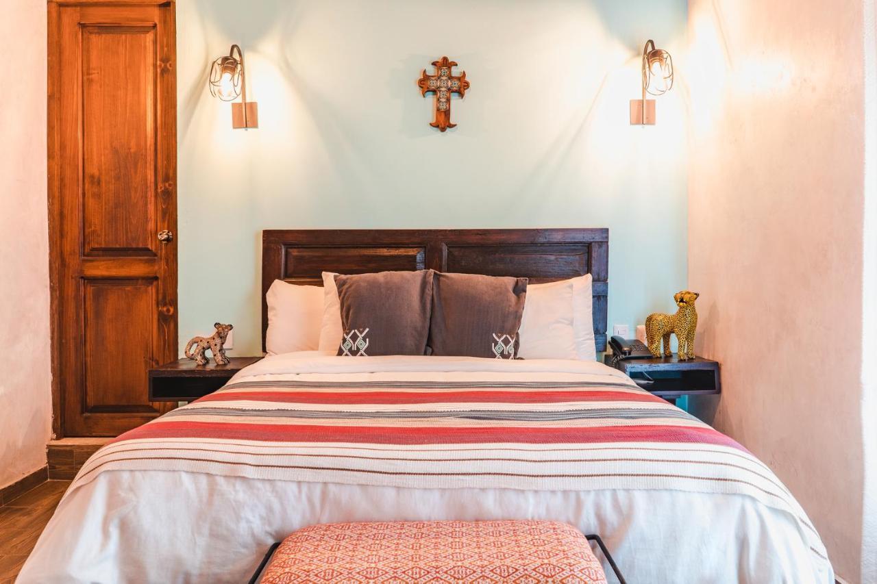 Yox Hotel Boutique San Cristóbal de Las Casas Exteriér fotografie A bedroom at the hotel