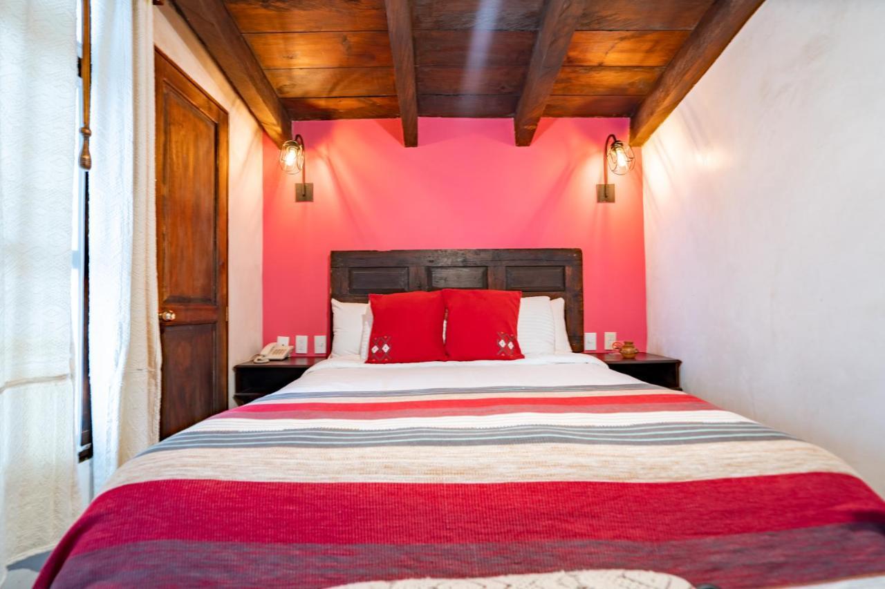 Yox Hotel Boutique San Cristóbal de Las Casas Exteriér fotografie A bedroom at the hotel