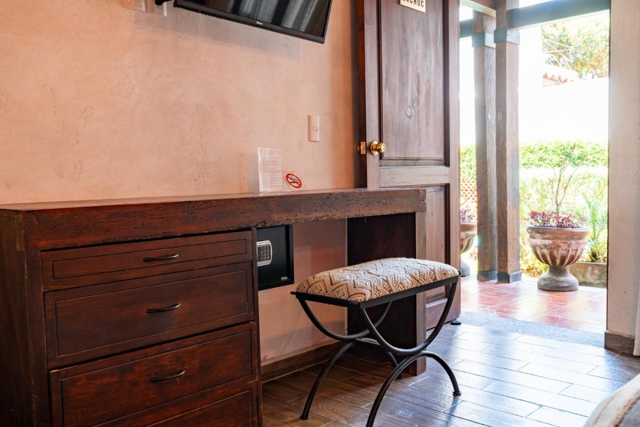 Yox Hotel Boutique San Cristóbal de Las Casas Exteriér fotografie A yuyu stool