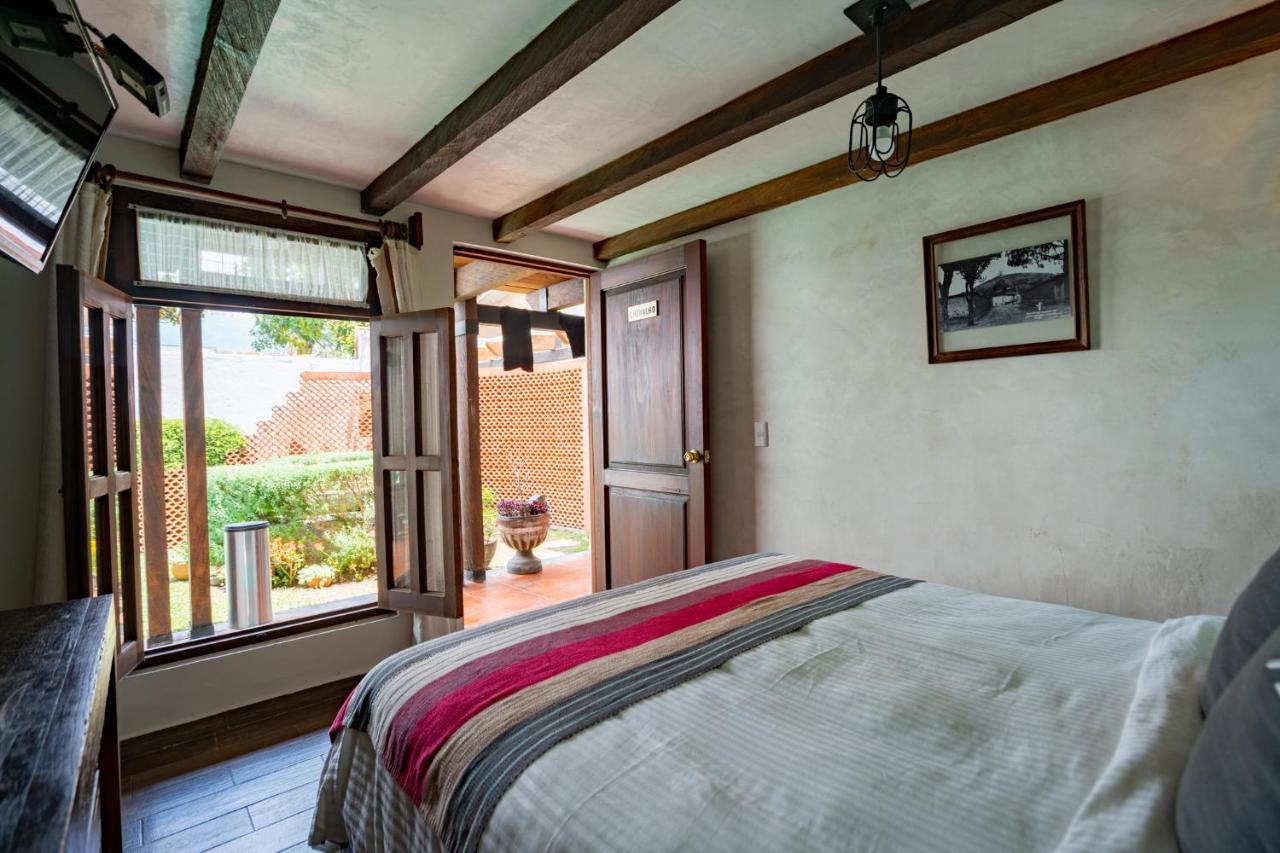Yox Hotel Boutique San Cristóbal de Las Casas Exteriér fotografie A bedroom at the hotel