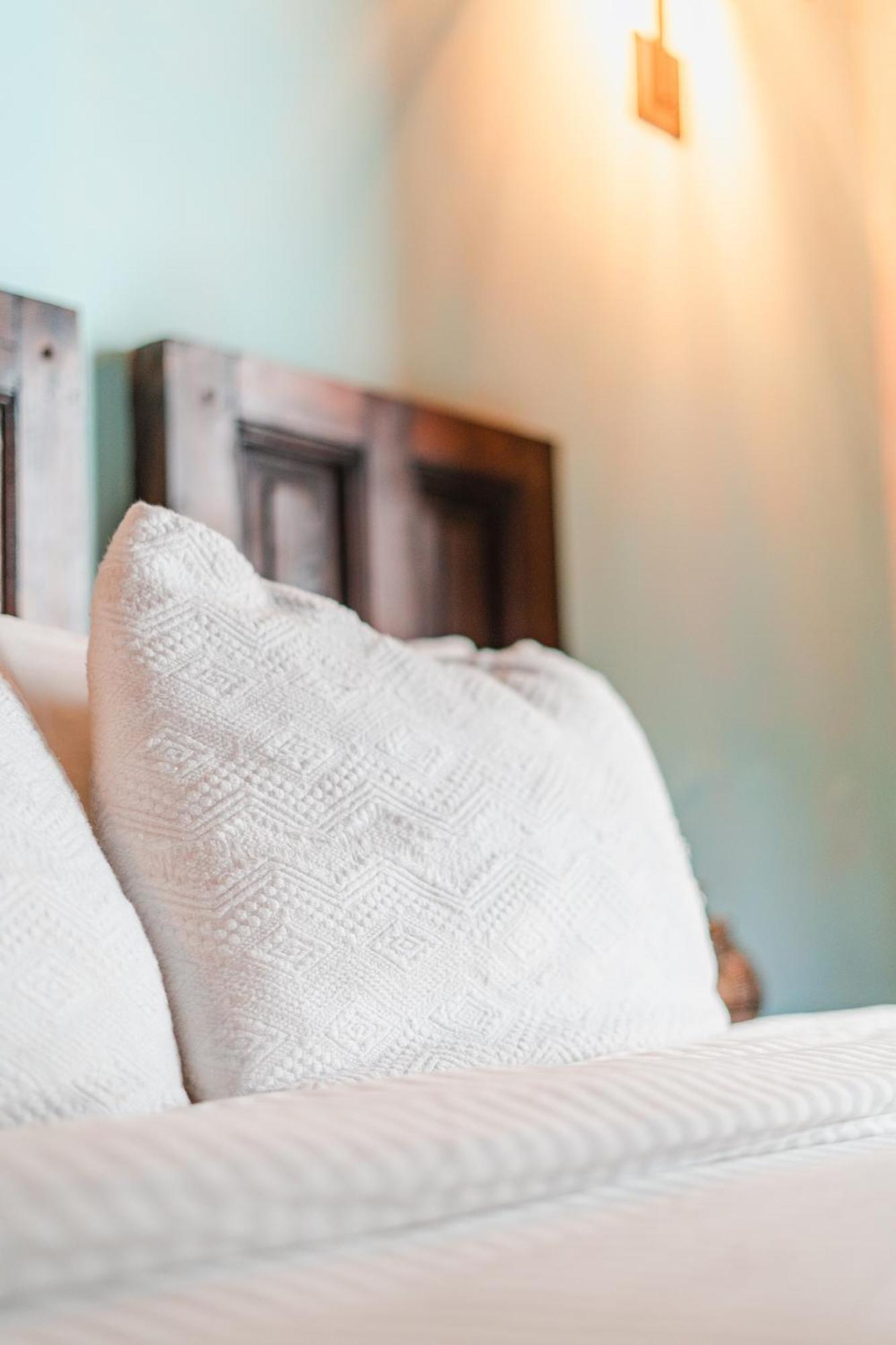 Yox Hotel Boutique San Cristóbal de Las Casas Pokoj fotografie A throw pillow